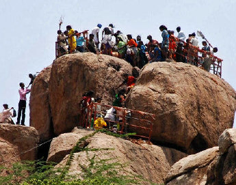 It is ancient and historical temple. the lord ramalingeswara swamy erected by lord parusharama in trethayugam. In tretayugam Lord parusharama was erected a small idol shiva lingam in enclave with west face